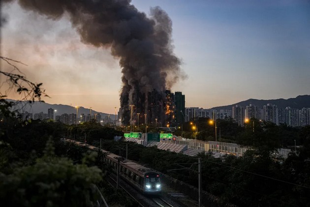 potresni-svedoshtva-od-prezhiveanite-vo-pozharot-vo-hongkong-gledav-fotografii-od-zaginati-za-da-si-go-najdam-semejstvoto-08.jpg