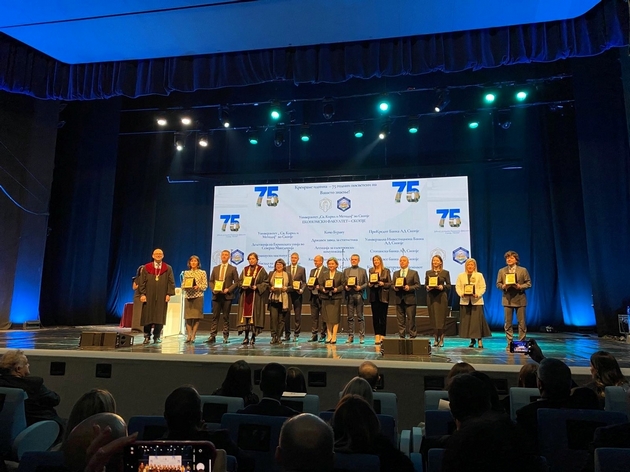 prokredit-banka-prodolzhuva-so-poddrshka-na-mladite-lideri-od-ekonomskiot-fakultet-skopje-pri-ukim-01.JPG