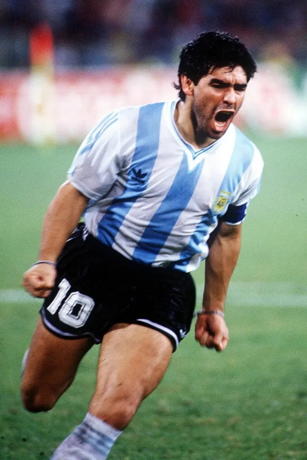 propasta-na-fudbalskata-legenda-maradona-ja-zavrshi-karierata-poradi-droga-poslednite-denovi-bil-vo-agonija-04.JPG