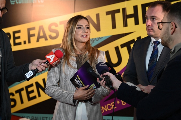 regionot-ja-zabrzuva-digitalnata-idnina-8-regionalna-konferencija-za-e-trgovija-gi-spojuva-e-trgovijata-marketingot-i-veshtachkata-inteligencija-0.JPG