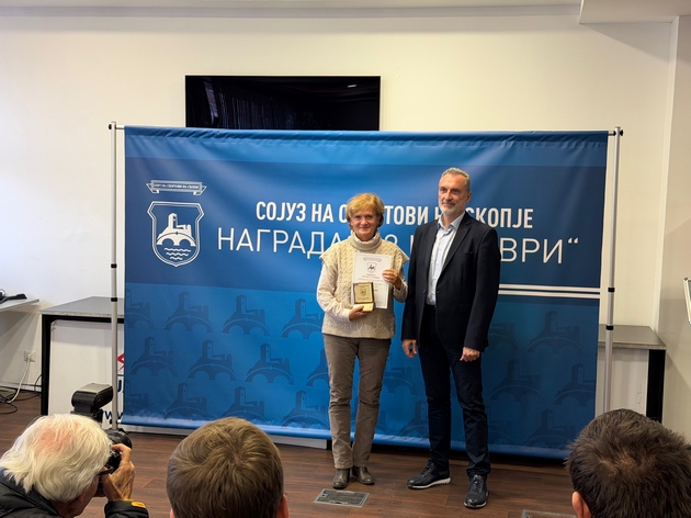 sojuzot-na-sportovi-na-skopje-gi-dodeli-nagradite-13-noemvri-plivachot-evgenij-pop-acev-sportist-na-godinata02.JPG