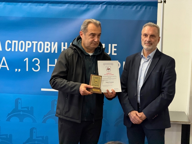 sojuzot-na-sportovi-na-skopje-gi-dodeli-nagradite-13-noemvri-plivachot-evgenij-pop-acev-sportist-na-godinata06.JPG