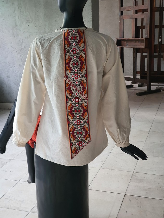 tekstilna-izlozhba-eko-ruba-na-marina-zarkova-kreacii-od-preraboten-otpaden-tekstil-inspirirani-od-tradicionalni-folklorni-motivi-08.jpg