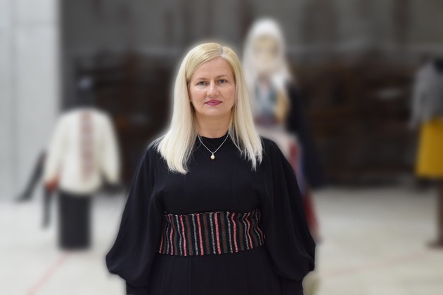 tekstilna-izlozhba-eko-ruba-na-marina-zarkova-kreacii-od-preraboten-otpaden-tekstil-inspirirani-od-tradicionalni-folklorni-motivi-16.jpg