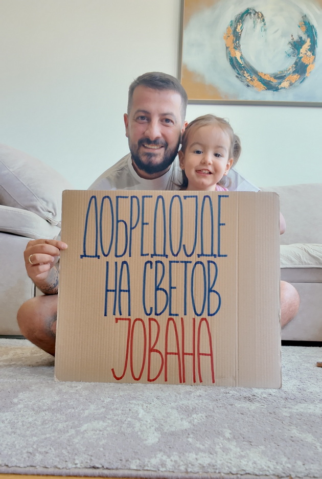 bombakis-za-tatkovstvoto-plachev-koga-mi-se-rodija-kjerkite-im-menuvam-peleni-no-strav-mi-e-da-ja-banjam-pomalata-zashto-ima-samo-2-meseca-02_copy.jpg