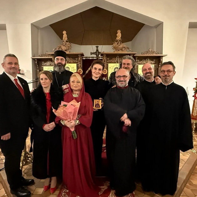 cece-nikolova-so-fotka-od-detstvoto-vo-dom-bez-roditeli-jang-dadi-ja-pokazha-devojkata-shto-pravat-nashite-dzvezdi-denovive-12.jpg