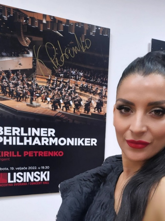 ilina-arsova-so-majka-i-na-ostrog-kili-objavi-fotka-od-sebe-po-dolgo-vreme-shto-pravea-makedonskite-dzvezdi-denovive-15.jpg