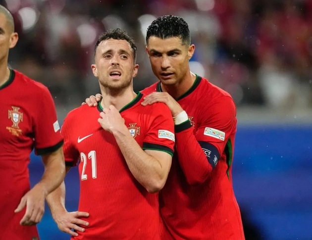 kristijano-ronaldo-za-smrtta-na-diogo-zhota-bev-so-djordjina-koga-doznav-plachev-mnogu-no-ne-se-kaam-shto-ne-bev-na-pogrebot-04.jpg