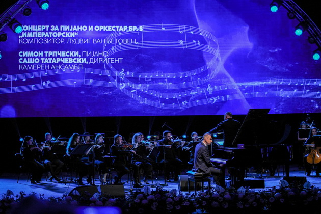 nlb-banka-go-odbelezha-40-godishniot-jubilej-so-gala-koncert-nokj-na-muzichko-sovrshenstvo-i-posvetenost-kon-iznorednost-i-zaednicata-04.jpg