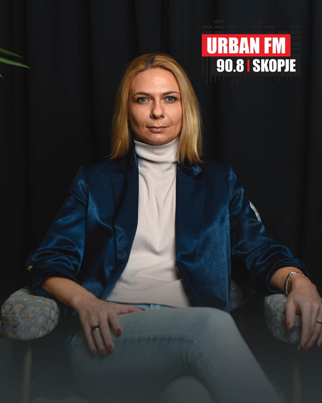 svezhina-i-harizma-vo-eterot-pet-mladi-voditelki-mu-davaat-nov-duh-na-urban-fm-03.jpg
