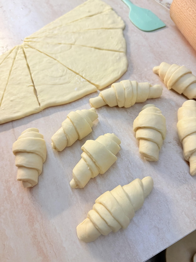 vo-kujna-so-marjan-od-skopje-domashni-lisnati-kiflichki-po-recept-na-negovata-majka-09.jpg