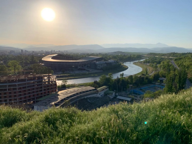 zoki-bejbe-za-svoeto-skopje-od-muzej-na-sovremena-umetnost-se-gleda-najubavoto-zajdisonce-gradskiot-park-e-mojot-dvor-07_copy_copy.jpg