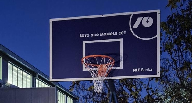 40-kosarkarski-tabli-za-40-godini-nlb-banka-donacija-za-osnovnite-ucilista-po-povod-mesecot-na-stedenje-1.jpg