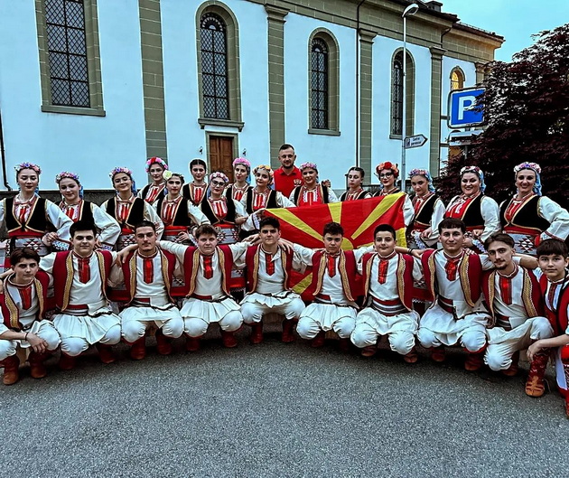 da-ja-sochuvame-tradicijata-mladi-makedonski-iselenici-vo-avstrija-go-pretstavuvaat-makedonskiot-folklor-i-nadvor-od-nashata-drzhava-03.jpg