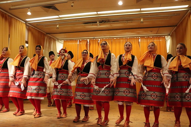 da-ja-sochuvame-tradicijata-mladi-makedonski-iselenici-vo-avstrija-go-pretstavuvaat-makedonskiot-folklor-i-nadvor-od-nashata-drzhava-05.jpg