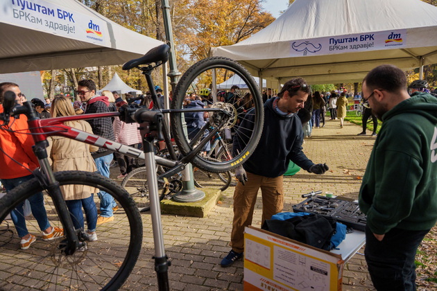 recisi-400-velosipedisti-vozea-za-masko-zdravje-za-vreme-na-nastanot-pustam-brk-brkam-zdravje-na-dm-drogerie-markt-08.jpg