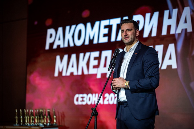 rfm-gi-izbra-najdobrite-vo-makedonija-kuzmanovski-i-damjanoska-se-laureati-posthumno-priznanie-za-temelkovski-01.jpg