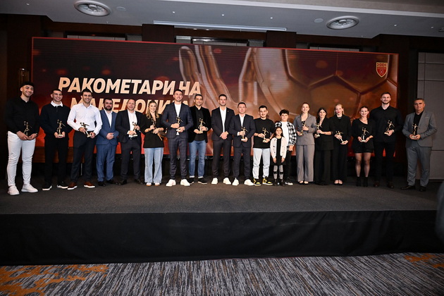 rfm-gi-izbra-najdobrite-vo-makedonija-kuzmanovski-i-damjanoska-se-laureati-posthumno-priznanie-za-temelkovski-06.jpg