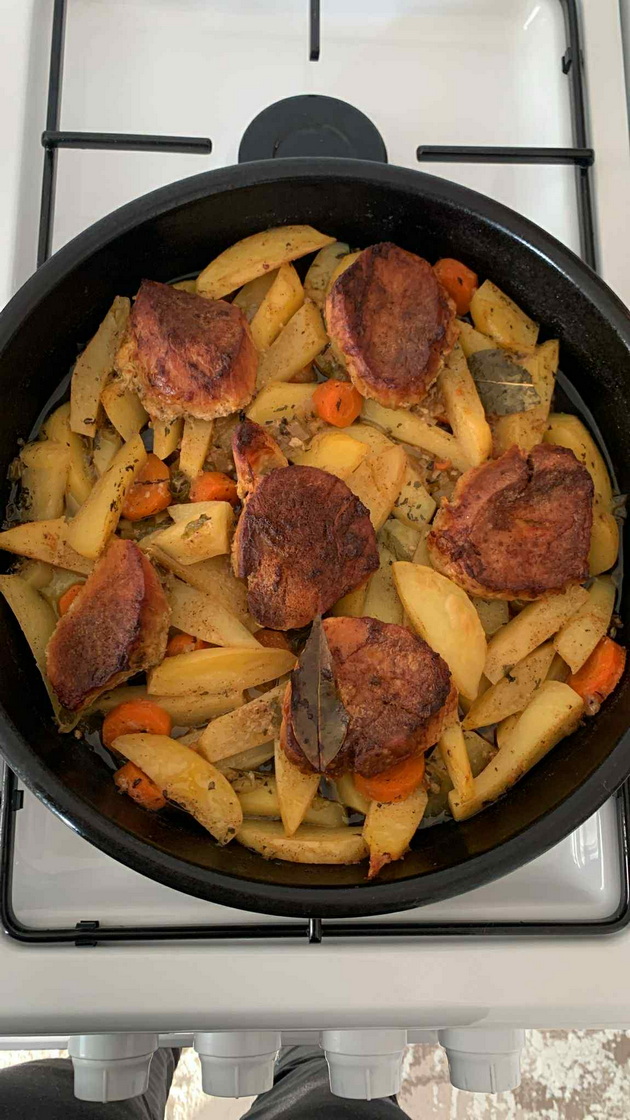 angela-25-od-kochani-od-10-godini-gotvam-tradicionalen-ruchek-za-doma-receptite-i-talentot-mi-se-od-baba-mi-17_copy_copy.jpg