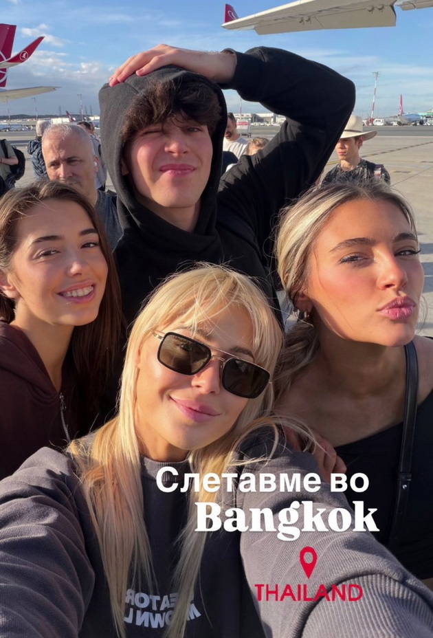 go-najdov-rajot-ilaria-kirilov-vo-tajland-pozira-vo-tanga-bikini-pa-potopena-vo-kal-so-slon.jpg