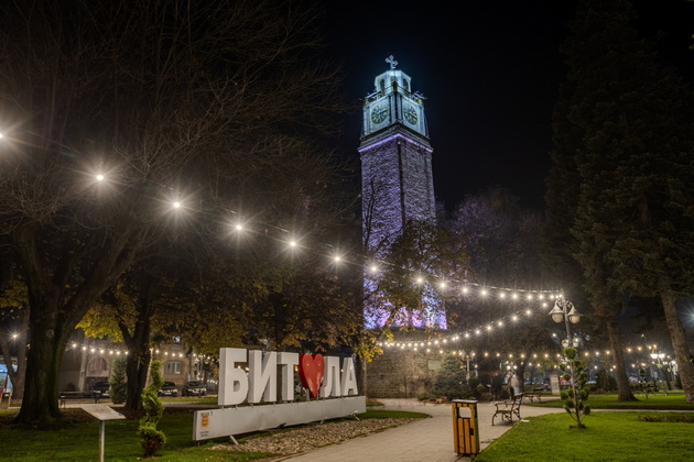 i-bitola-blesna-vo-praznichna-atmosfera-lokalcite-i-turistite-uzhivaat-vo-zimskata-prikazna-foto-02.jpg