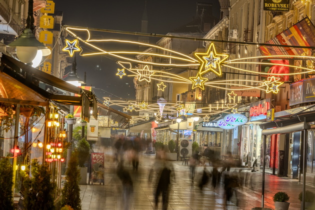 i-bitola-blesna-vo-praznichna-atmosfera-lokalcite-i-turistite-uzhivaat-vo-zimskata-prikazna-foto-03.jpg