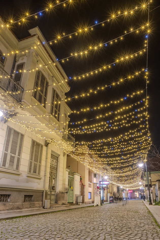 i-bitola-blesna-vo-praznichna-atmosfera-lokalcite-i-turistite-uzhivaat-vo-zimskata-prikazna-foto-06.jpg