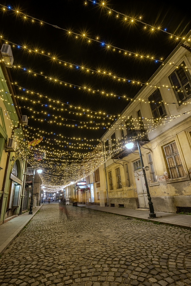 i-bitola-blesna-vo-praznichna-atmosfera-lokalcite-i-turistite-uzhivaat-vo-zimskata-prikazna-foto-07.jpg