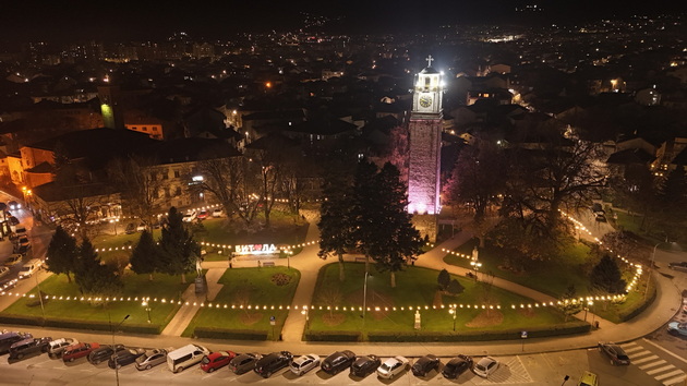 i-bitola-blesna-vo-praznichna-atmosfera-lokalcite-i-turistite-uzhivaat-vo-zimskata-prikazna-foto-12.jpg