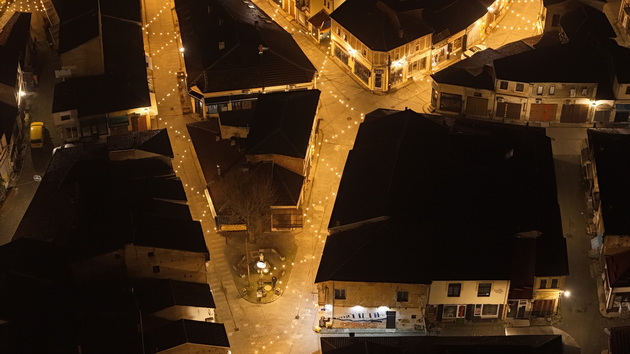 i-bitola-blesna-vo-praznichna-atmosfera-lokalcite-i-turistite-uzhivaat-vo-zimskata-prikazna-foto-14.jpg