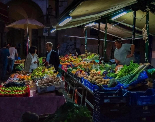 salami-zamotani-kako-jazhe-i-ushte-11-raboti-shto-mozhe-da-se-vidat-samo-vo-italija-foto-07.jpg