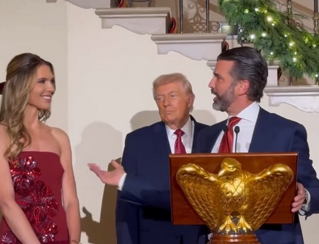 sinot-na-donald-tramp-na-chuden-nachin-objavi-deka-se-svrshil-tatko-mu-ja-tapna-po-ramo-devojkata-za-da-go-pregrne-video-03.jpg