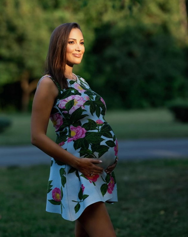 aleksandra-prijovikj-objavi-prva-fotka-od-liceto-na-kjerkata-na-10-godishninata-od-brak-so-posinokot-na-brena-04.jpg