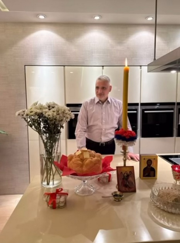 glasini-za-gej-afera-za-najubaviot-srpski-politichar-chedo-jovanovikj-se-razvede-po-25-godini-brak-mu-gotvi-na-prijatelot-09.jpg