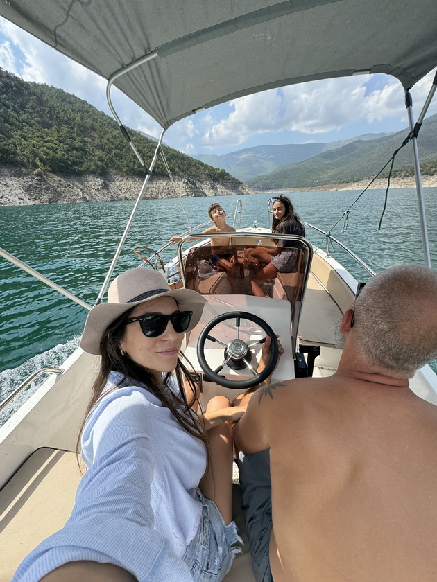 intervju-so-grizzly-semejstvoto-so-4-deca-2-konja-1-kuche-vljubenici-vo-prirodata-na-koi-kozjak-im-e-vtor-dom-08.jpeg