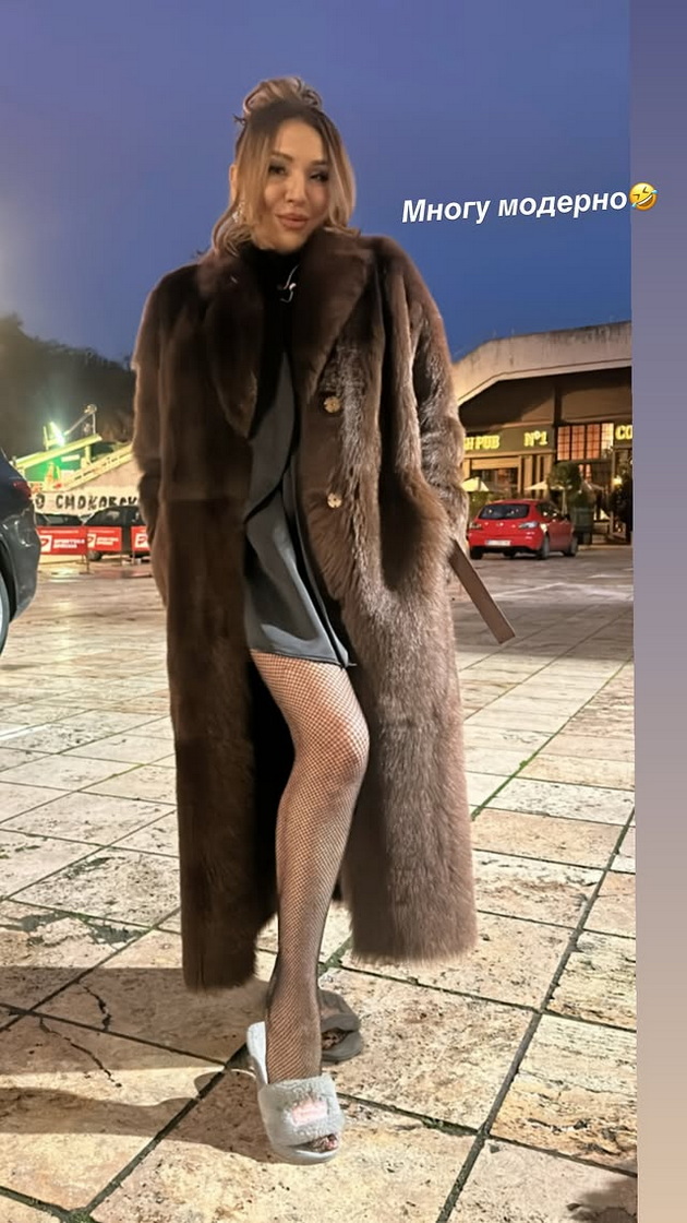 lila-filipovska-se-vrati-na-rabota-vo-hit-autfit-so-vlechki-po-patuvanjeto-so-drugarite-vo-belgrad-04_copy.jpg