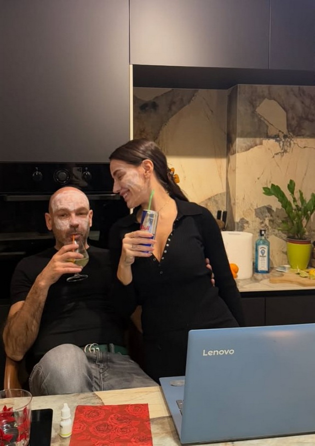 ljupka-mitrova-vo-atina-mu-go-proslavi-rodendenot-na-soprugot-so-tanga-i-zhartieri-a-objavi-i-kadri-od-doma-i-stari-toples-fotki-15.jpg