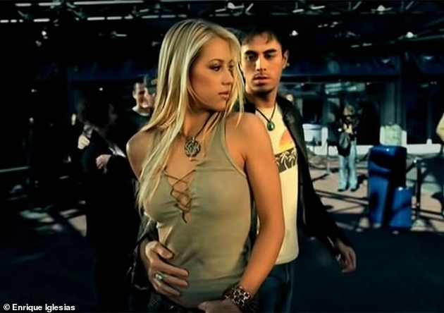 ana-kurnikova-44-se-porodi-so-enrike-iglesijas-50-go-dobija-chetvrtoto-dete-06.JPG