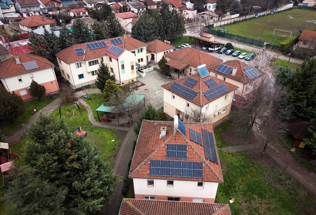 fotovoltaichni-centrali-i-za-chetiri-kukji-od-sos-detsko-selo-do-2027-godina-okta-kje-obezbedi-proizvodstvo-i-skladiranje-na-energija-od-obnovlivi-izvori-za-celiot-ko.JPG