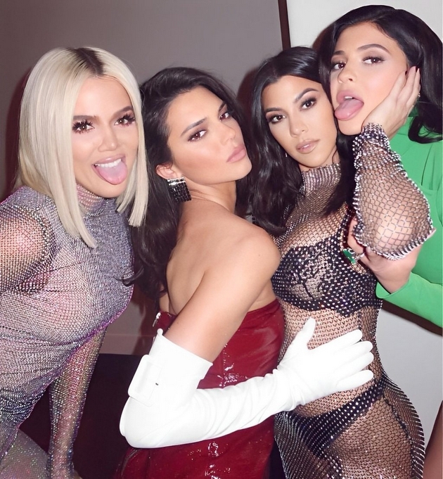 kloi-kardashijan-so-retka-izjava-za-nejzinata-makjea-se-vencha-so-tatko-mi-koga-beshe-na-smrtna-postela-go-iskoristi-za-pari-05.JPG