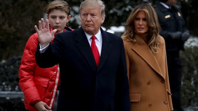 mozhni-prichini-zoshto-melanija-ostanuva-so-donald-tramp-iako-nekogash-izgleda-kako-da-go-mrazi-07_copy.JPG