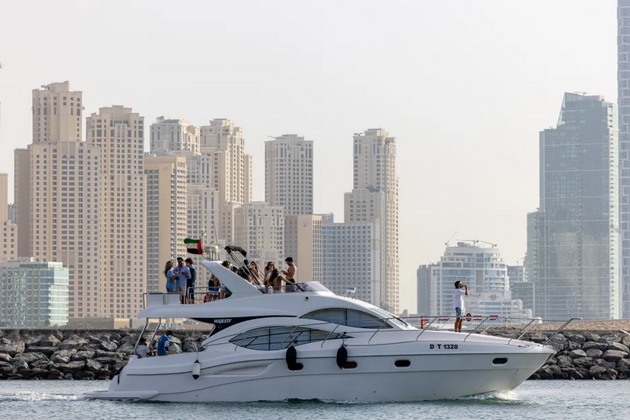 mrachnata-tajna-na-devojkite-vo-dubai-koi-se-falat-so-raskosh-i-luksuz-05.JPG