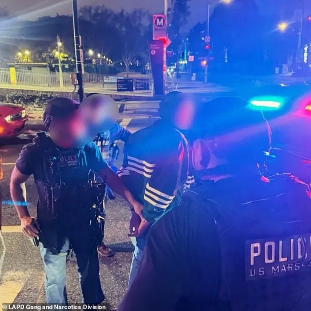 novi-detali-za-ubistvoto-na-rezhiserot-i-soprugata-sinot-gi-ubil-so-nozh-dodeka-spiele-hotelskata-soba-bila-celata-so-krv-05.JPG