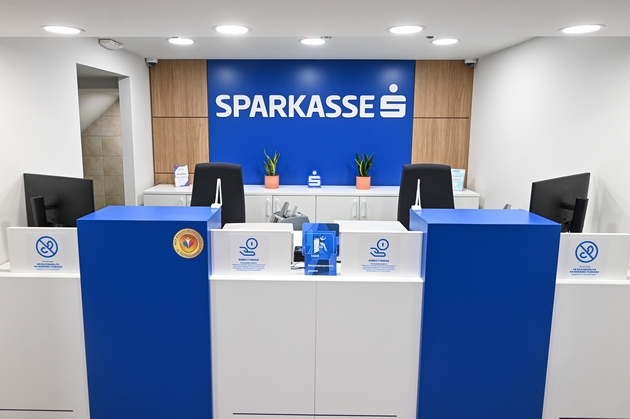 otvoreni-renoviranite-ekspozituri-na-shparkase-banka-vo-kapishtec-i-vo-chair-07.JPG
