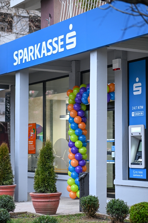 otvoreni-renoviranite-ekspozituri-na-shparkase-banka-vo-kapishtec-i-vo-chair-4.JPG