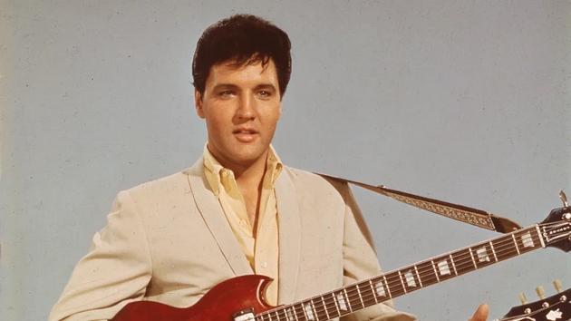 pomalku-poznatata-i-mrachna-strana-na-elvis-prisli-majka-mu-go-tretirala-kako-malo-dete-bil-opsednat-so-devici-02.JPG