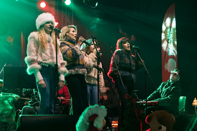 sarah-mace-the-girlzz-ja-otvorija-praznichnata-sezona-so-magichen-koncert-vo-bitola-01.JPG