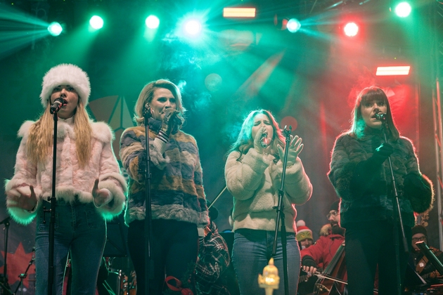 sarah-mace-the-girlzz-ja-otvorija-praznichnata-sezona-so-magichen-koncert-vo-bitola-02.JPG