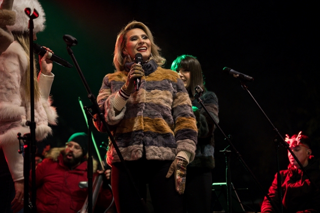 sarah-mace-the-girlzz-ja-otvorija-praznichnata-sezona-so-magichen-koncert-vo-bitola-08.JPG