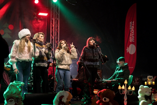 sarah-mace-the-girlzz-ja-otvorija-praznichnata-sezona-so-magichen-koncert-vo-bitola-3.JPG